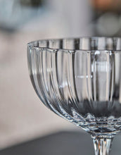 Laden Sie das Bild in den Galerie-Viewer, Cocktailglas Rill I Clear