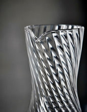 Laden Sie das Bild in den Galerie-Viewer, Karaffe Rill I Clear