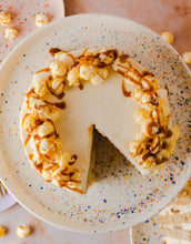 Laden Sie das Bild in den Galerie-Viewer, Kuchenplatte Party I White