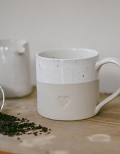 Laden Sie das Bild in den Galerie-Viewer, Große Tasse I Herz