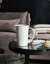 Laden Sie das Bild in den Galerie-Viewer, Pion Kanne I Grau/Weiß