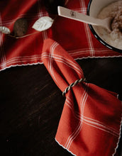 Laden Sie das Bild in den Galerie-Viewer, Serviettenring Estelle I Messing