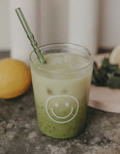 Laden Sie das Bild in den Galerie-Viewer, Strohhalme Glas 4er-Set I Grün gedreht