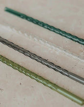Laden Sie das Bild in den Galerie-Viewer, Strohhalme Glas 4er-Set I Grün gedreht