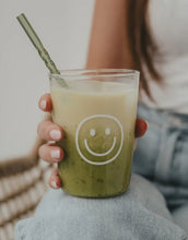 Laden Sie das Bild in den Galerie-Viewer, Strohhalme Glas 4er-Set I Grün gedreht