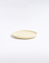 Laden Sie das Bild in den Galerie-Viewer, Teller Party ø 17cm I Yellow