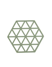 Laden Sie das Bild in den Galerie-Viewer, Topfuntersetzer aus Silikon in Salbei Grün