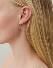 Laden Sie das Bild in den Galerie-Viewer, Ohrringe Daylight Small I Silber