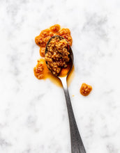 Laden Sie das Bild in den Galerie-Viewer, Spicy Garlic & Chilli