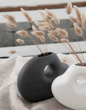 Laden Sie das Bild in den Galerie-Viewer, Vase Lunden I Dark Grey