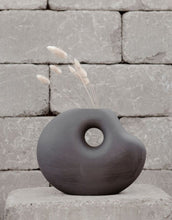 Laden Sie das Bild in den Galerie-Viewer, Vase Lunden I Dark Grey
