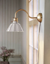 Laden Sie das Bild in den Galerie-Viewer, Wandlampe Margareta I Beige Brass