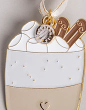 Laden Sie das Bild in den Galerie-Viewer, Baumschmuck Anhänger I Becher