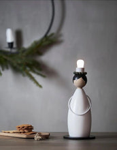 Laden Sie das Bild in den Galerie-Viewer, Lucia Classic Lampe von Star Trading aus Holz, B 12 cm × H 24 cm × T 12 cm, E14-Fassung, Kabellänge 180 cm, warmes Licht für Fensterbank, Tisch oder Weihnachtsdekoration.