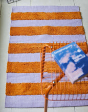 Laden Sie das Bild in den Galerie-Viewer, Teppich Biobaumwolle Sugar 70x140 I Lila/Orange