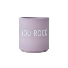 Laden Sie das Bild in den Galerie-Viewer, Porzellan Becher Favourite Cup I You Rock Lavendel