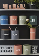 Laden Sie das Bild in den Galerie-Viewer, Porzellan Becher Favourite Cup I You Rock Lavendel