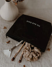 Laden Sie das Bild in den Galerie-Viewer, Kulturtasche I No Bad Days