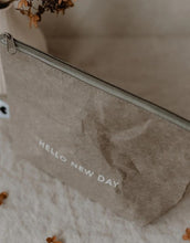 Laden Sie das Bild in den Galerie-Viewer, Kulturtasche I Hello New Day
