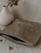 Laden Sie das Bild in den Galerie-Viewer, Kulturtasche I Hello New Day