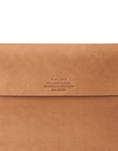 Laden Sie das Bild in den Galerie-Viewer, Laptophülle 13" I Camel Hunter