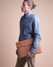 Laden Sie das Bild in den Galerie-Viewer, Laptophülle 15" I Camel Hunter