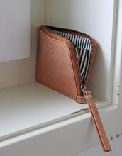 Laden Sie das Bild in den Galerie-Viewer, Portemonnaie Coin Purse I Camel Hunter