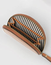 Laden Sie das Bild in den Galerie-Viewer, Portemonnaie Coin Purse Laura I Cognac Apple Leather