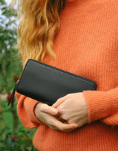 Laden Sie das Bild in den Galerie-Viewer, Portemonnaie Sonny I Black Apple Leather