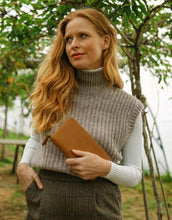 Laden Sie das Bild in den Galerie-Viewer, Portemonnaie Sonny I Cognac Apple Leather