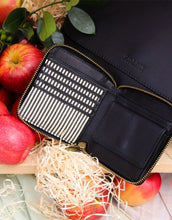 Laden Sie das Bild in den Galerie-Viewer, Portemonnaie Sonny Square I Black Apple Leather