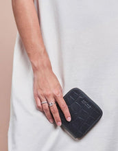 Laden Sie das Bild in den Galerie-Viewer, Portemonnaie Sonny Square I Black Croco
