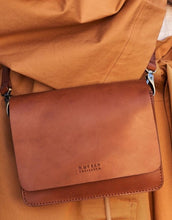 Laden Sie das Bild in den Galerie-Viewer, Tasche Audrey Mini I Cognac Checkered Classic