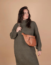 Laden Sie das Bild in den Galerie-Viewer, Bauchtasche Drew Maxi Bum Bag I Wild Oak Soft Grain