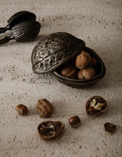 Laden Sie das Bild in den Galerie-Viewer, Aufbewahrung Dose Forest Nut I Antique Brass