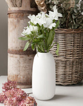 Laden Sie das Bild in den Galerie-Viewer, Vase Åby I Weiß