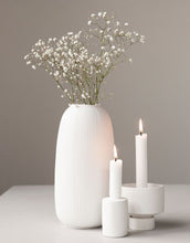 Laden Sie das Bild in den Galerie-Viewer, Vase Åby I Weiß