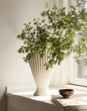Laden Sie das Bild in den Galerie-Viewer, Vase Fountain