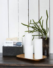 Laden Sie das Bild in den Galerie-Viewer, LED Kerze 23cm I Weiß