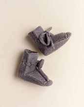 Laden Sie das Bild in den Galerie-Viewer, Booties 0-9 Monate I Otter