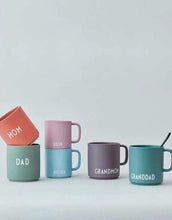 Laden Sie das Bild in den Galerie-Viewer, Porzellan Becher Favourite Cup mit Henkel I Brother