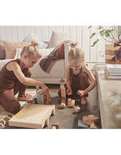 Laden Sie das Bild in den Galerie-Viewer, Holzwagen mit Bausteinen I Rainbow