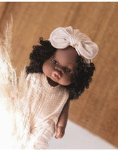 Laden Sie das Bild in den Galerie-Viewer, Puppe Loretas I Sweet