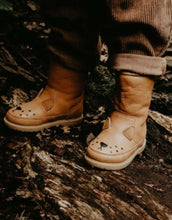 Laden Sie das Bild in den Galerie-Viewer, Kinderstiefel Wadudu Classic Lining I Lion