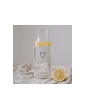 Laden Sie das Bild in den Galerie-Viewer, Karaffe I Herz Schwarz