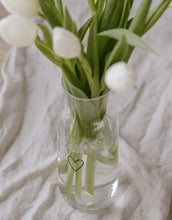 Laden Sie das Bild in den Galerie-Viewer, Karaffe I Herz Schwarz