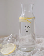 Laden Sie das Bild in den Galerie-Viewer, Karaffe I Herz Schwarz