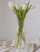 Laden Sie das Bild in den Galerie-Viewer, Karaffe I Herz Schwarz