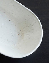 Laden Sie das Bild in den Galerie-Viewer, Servierschale Pion 35cm I Grau/Weiß