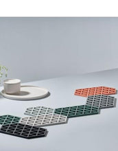 Laden Sie das Bild in den Galerie-Viewer, Untersetzer Triangles I Cool Grey